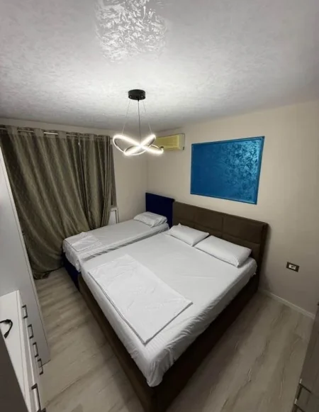 Tirane, jepet me qera apartament 1+1+Ballkon , 80 m² 550 € (Medrese)