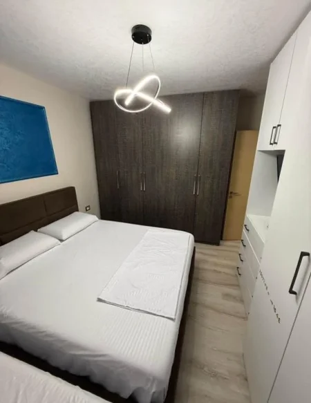 Tirane, jepet me qera apartament 1+1+Ballkon , 80 m² 550 € (Medrese)