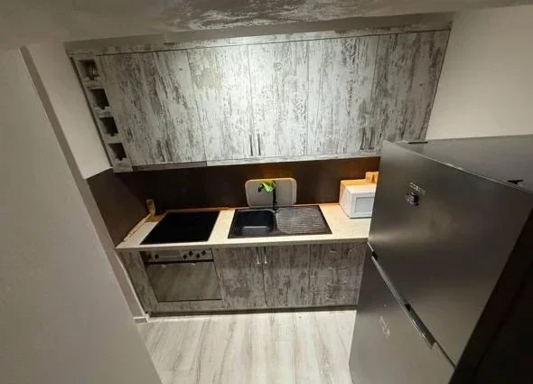 Tirane, jepet me qera apartament 1+1+Ballkon , 80 m² 550 € (Medrese)