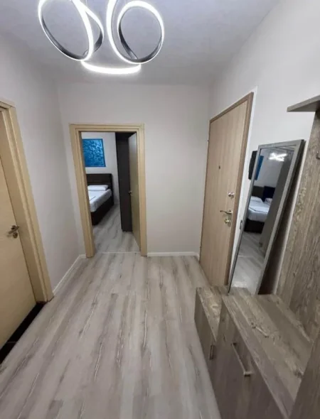 Tirane, jepet me qera apartament 1+1+Ballkon , 80 m² 550 € (Medrese)