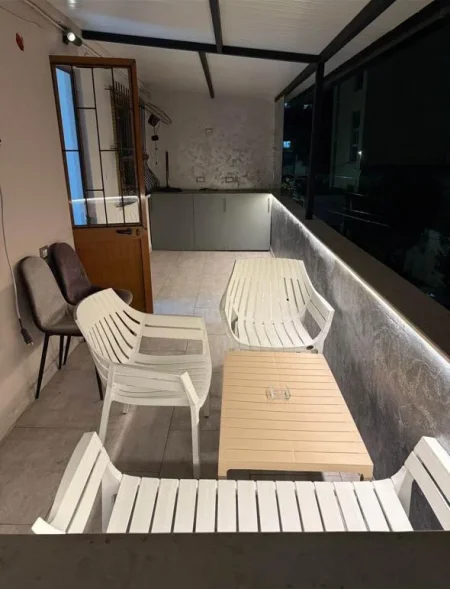 Tirane, jepet me qera apartament 1+1+Ballkon , 80 m² 550 € (Medrese)