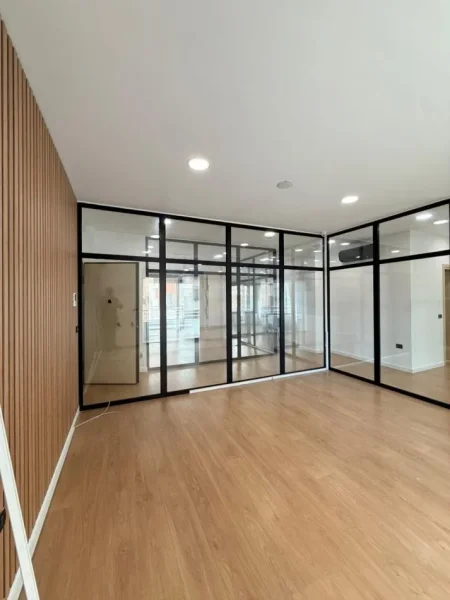 Tirane, jepet me qera zyre Kati 5, 180 m² 