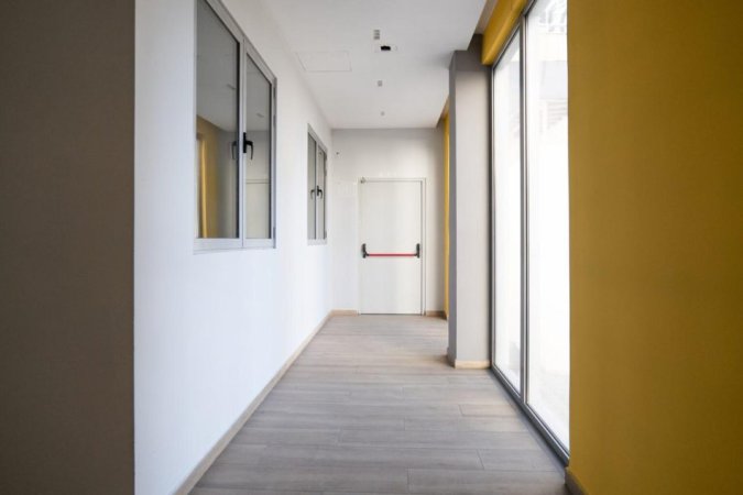 Tirane, jepet me qera zyre Kati 1, 380 m² 4.500 € (ALI DEMI)