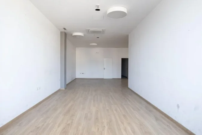 Tirane, jepet me qera zyre Kati 1, 380 m² 4.500 € (ALI DEMI)