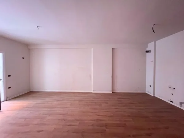 Tirane, shitet apartament 1+1 , 70 m² 105.000 € (Yzberisht)
