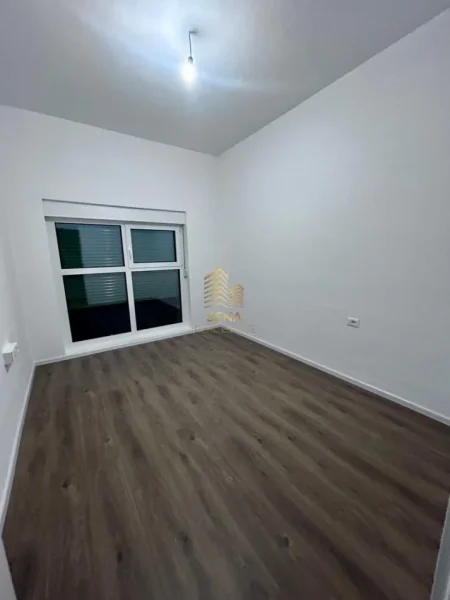 Tirane, jepet me qera apartament 1+1+Ballkon Kati 8, 60 m² 350 € (Rezidenca Kadiu)