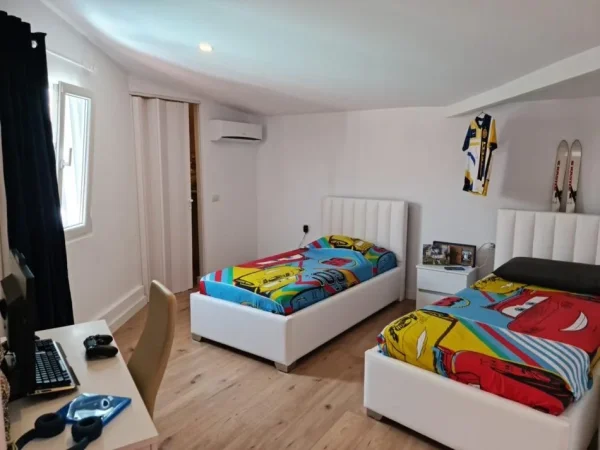 Mali Robit, shitet apartament+verande | Penthouse 3+1 Kati 5, 230 m² 300.000 € (MALI I ROBIT)