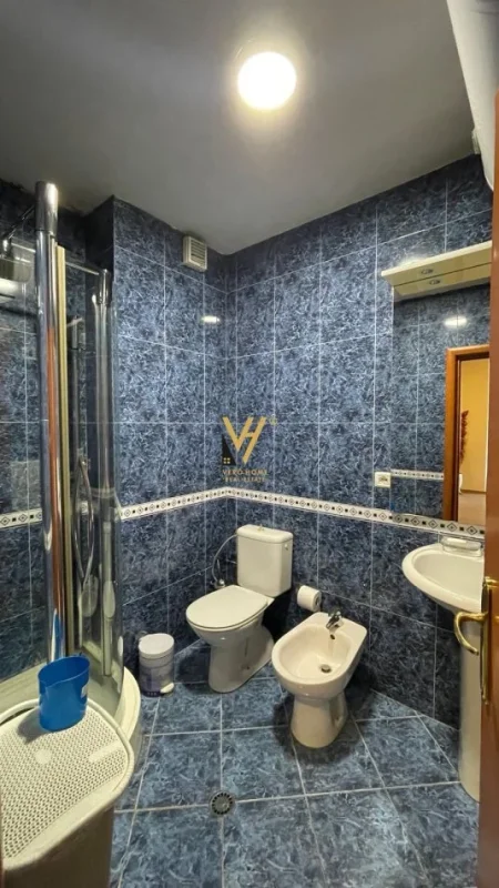 Tirane, jepet me qera apartament 2+1+Ballkon Kati 8, 130 m² 850 € (MYSLYM SHYRI)