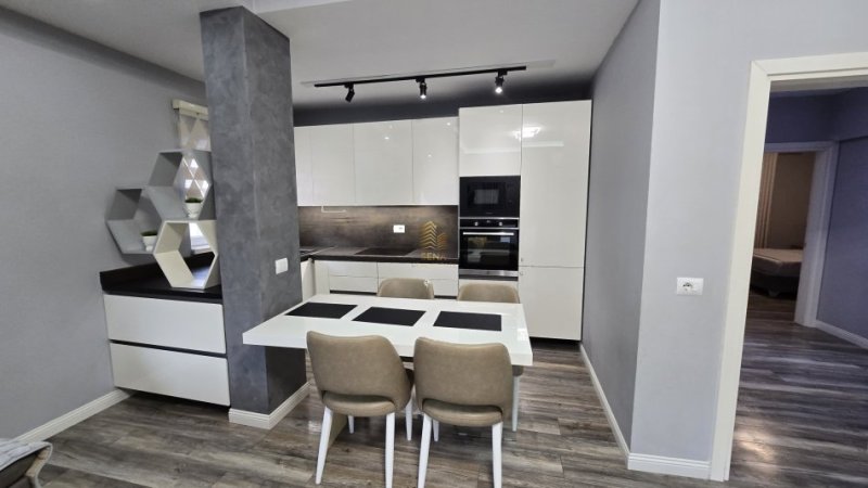 Tirane, jepet me qera apartament 2+1+Ballkon Kati 2, 115 m² 650 € (Sauk)