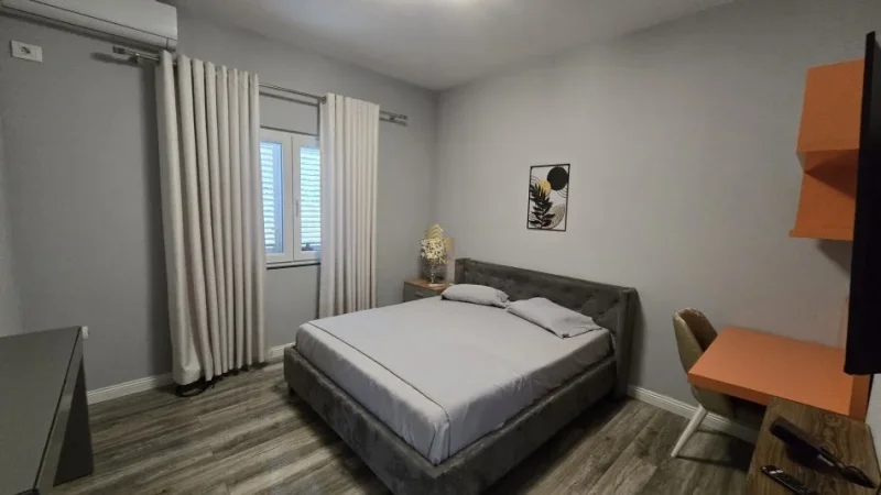 Tirane, jepet me qera apartament 2+1+Ballkon Kati 2, 115 m² 650 € (Sauk)