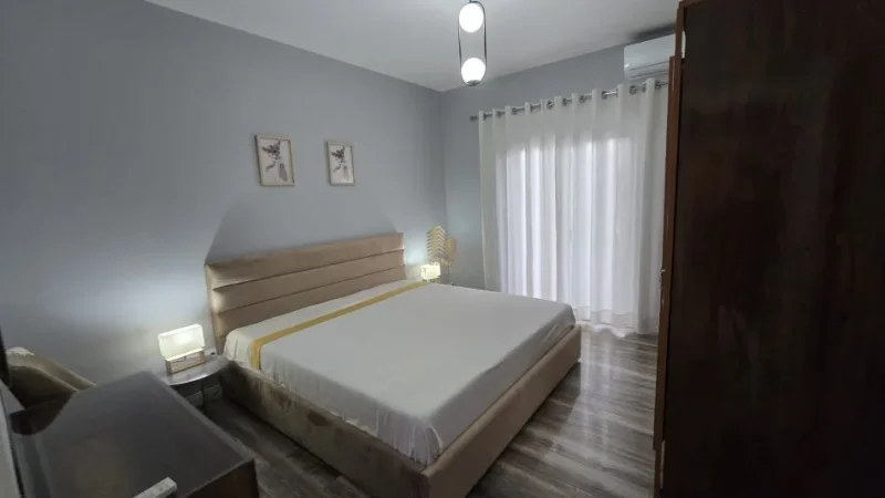 Tirane, jepet me qera apartament 2+1+Ballkon Kati 2, 115 m² 650 € (Sauk)