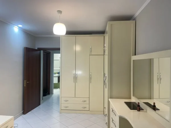 Tirane, jepet me qera apartament 1+1+Ballkon Kati 3, 60 m² 430 € (Te Vila L)