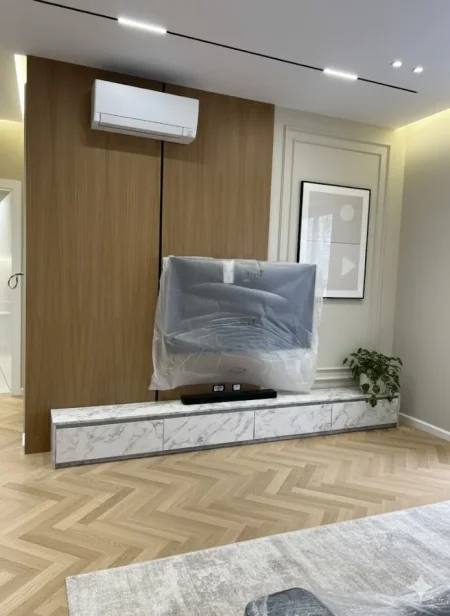 Tirane, jepet me qera apartament 1+1+Aneks+Ballkon Kati 4, 75 m² 1.000 € 