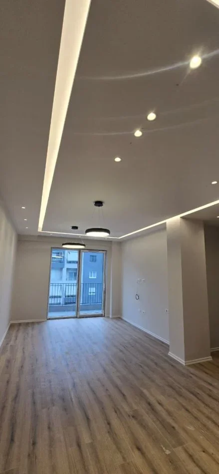 Tirane, jepet me qera apartament 2+1 Kati 6, 110 m² 1000 € (Komuna e Parisit.)
