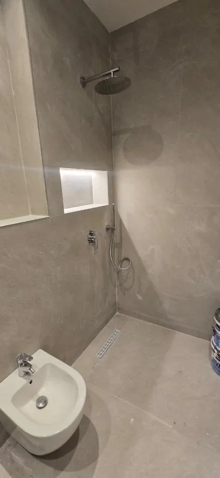 Tirane, jepet me qera apartament 2+1 Kati 6, 110 m² 1000 € (Komuna e Parisit.)