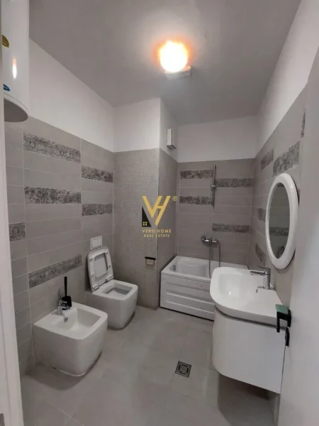 Tirane, jepet me qera zyre Kati 1, 416 m² 4.500 € (KOMUNA E PARISIT)