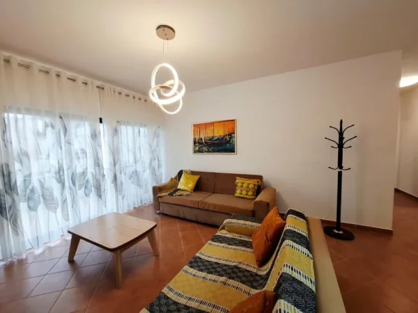 Tirane, jepet me qera apartament 2+1 Kati 3, 90 m² 650 € (RRUGA E KAVAJES)