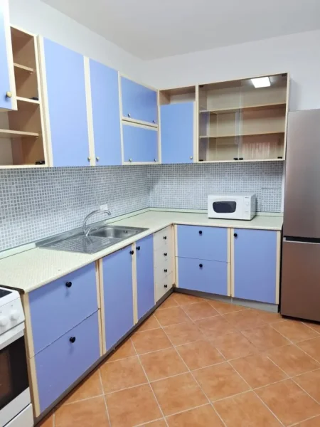Tirane, jepet me qera apartament 2+1 Kati 3, 90 m² 650 € (RRUGA E KAVAJES)