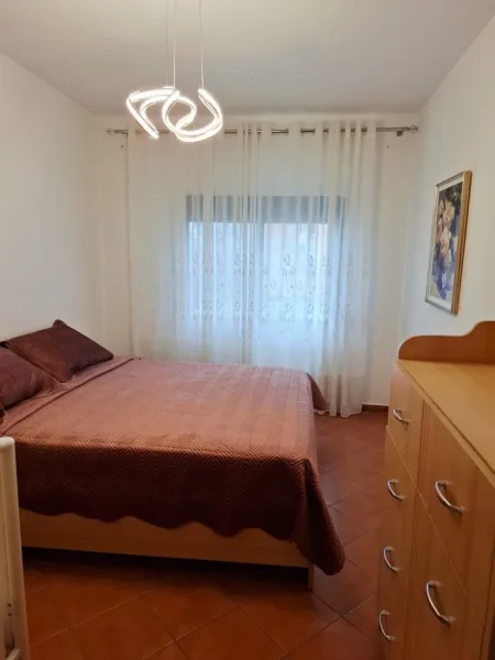 Tirane, jepet me qera apartament 2+1 Kati 3, 90 m² 650 € (RRUGA E KAVAJES)