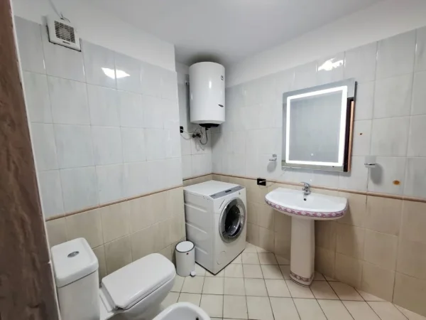 Tirane, jepet me qera apartament 2+1 Kati 3, 90 m² 650 € (RRUGA E KAVAJES)
