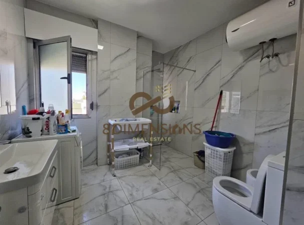 Tirane, shitet apartament 2+1+Ballkon Kati 3, 115 m² 255.000 € (liqeni i thate)