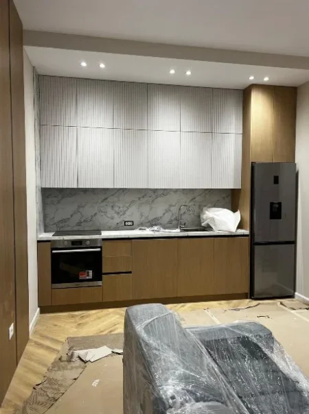 Tirane, jepet me qera apartament 1+1 , 74 m² 1.000 € 