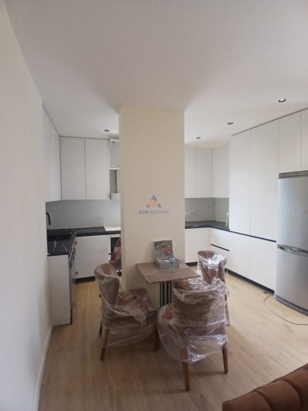 Tirane, jepet me qera apartament 2+1 , 135 m² 831 € 