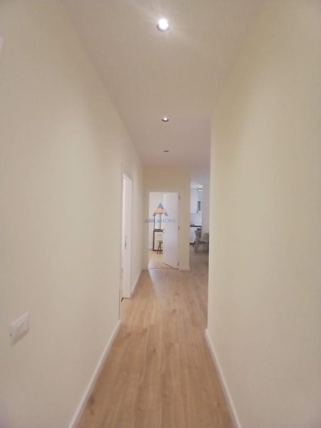 Tirane, jepet me qera apartament 2+1 , 135 m² 831 € 