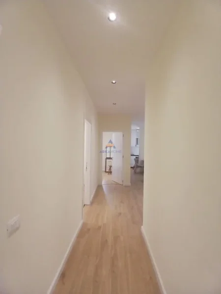 Tirane, jepet me qera apartament 2+1 , 135 m² 831 € 