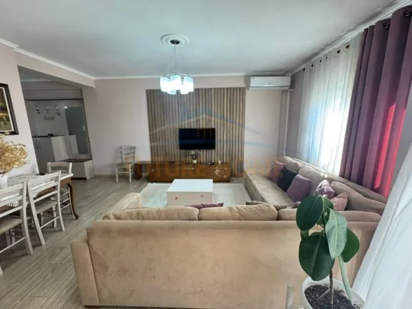 Tirane, jepet me qera apartament 2+1 Kati 2, 105 m² 550 € 