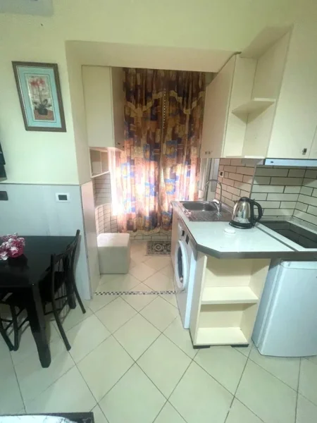 JEPET ME QERA GARSONIERE NE 5 MAJI rreth 10 minuta nga Bulevardi i Ri,  340 €URO