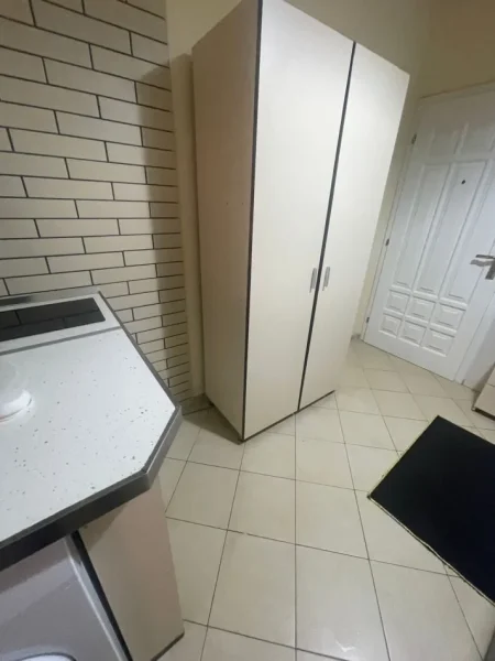 JEPET ME QERA GARSONIERE NE 5 MAJI rreth 10 minuta nga Bulevardi i Ri,  340 €URO