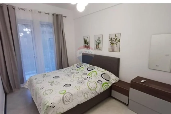 Tirane, jepet me qera 1+1 Kati 3, 61 m² 500 € 