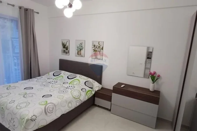 Tirane, jepet me qera 1+1 Kati 3, 61 m² 500 € 