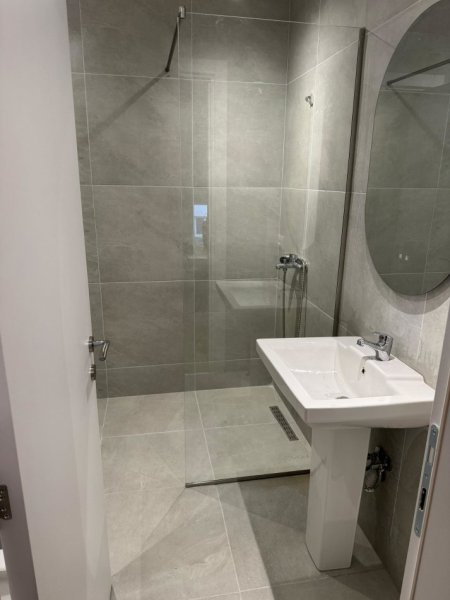 Tirane, jepet me qera apartament 2+1 Kati 5, 85 m² 620 € (Rruga Gryka e Kacanikut)