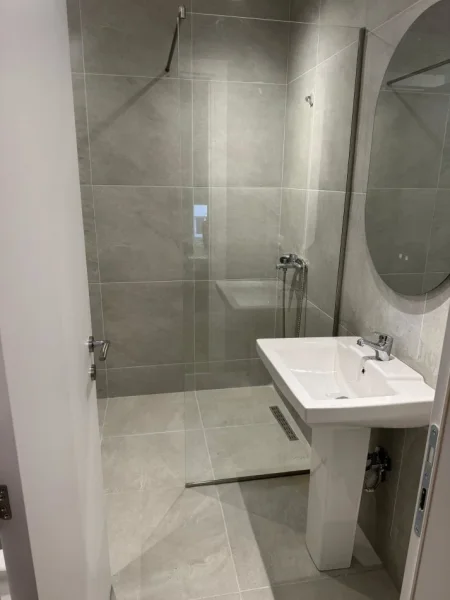 Tirane, jepet me qera apartament 2+1 Kati 5, 85 m² 620 € (Rruga Gryka e Kacanikut)