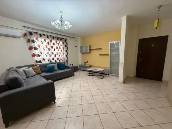 Tirane, jepet me qera apartament 2+1 Kati 1, 120 m² 1.500 € (GARDA)