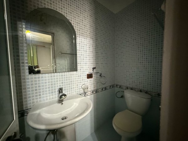 Tirane, jepet me qera apartament 2+1 Kati 1, 120 m² 1.500 € (GARDA)