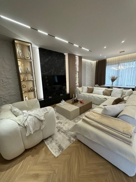 Tirane, shitet apartament 3+1+Aneks+Ballkon Kati 0, 225 m² (Vila Rose)