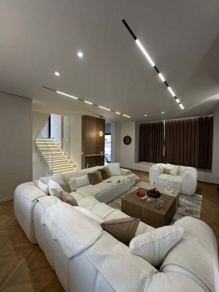 Tirane, shitet apartament 3+1+Aneks+Ballkon Kati 0, 225 m² (Vila Rose)