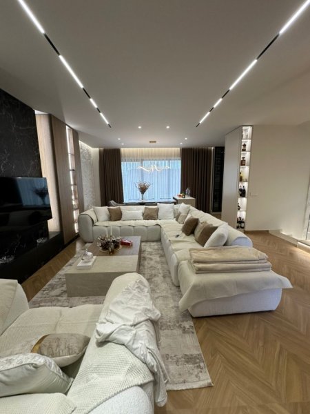 Tirane, shitet apartament 3+1+Aneks+Ballkon Kati 0, 225 m² (Vila Rose)