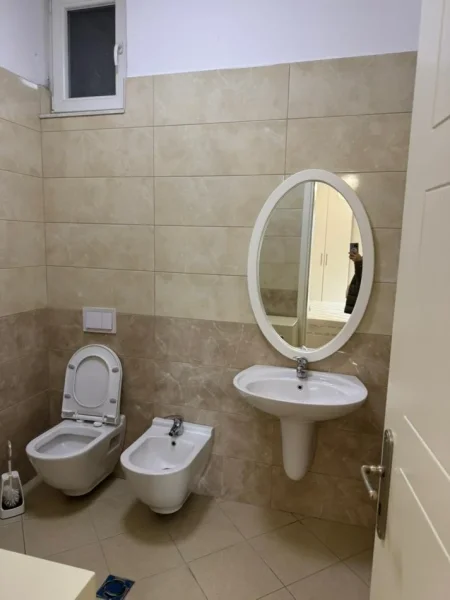 Tirane, jepet me qera apartament 2+1 Kati 2, 110 m² 700 € (Kopeshti Botanik)
