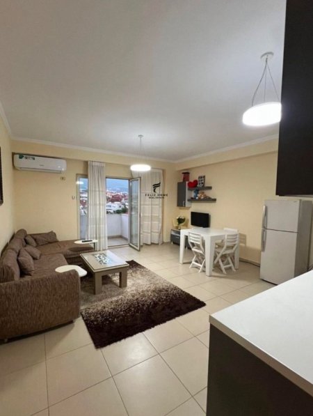 Tirane, jepet me qera apartament 1+1 Kati 5, 79 m² 500 € (BRRYLI)