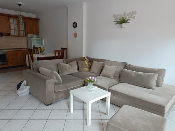 Tirane, jepet me qera apartament 1+1+Ballkon Kati 5, 70 m² 500 € (Laprake)
