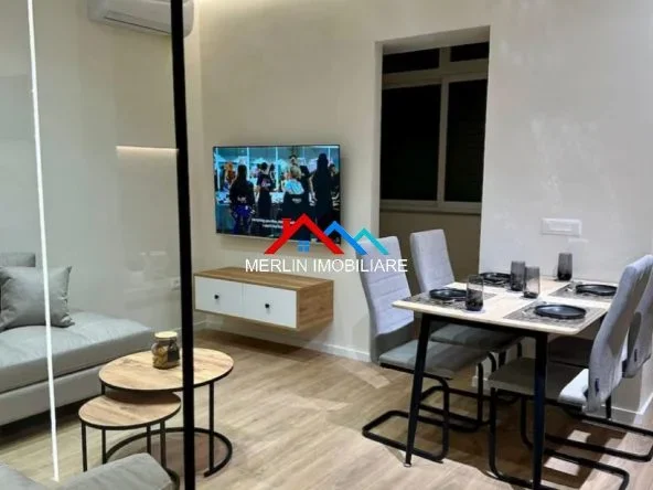 Tirane, jepet me qera apartament 2+1+Ballkon Kati 2, 70 m² 725 € (BULEVARDI BAJRAM CURRI)