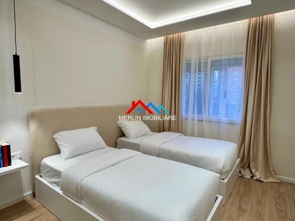 Tirane, jepet me qera apartament 2+1+Ballkon Kati 2, 70 m² 725 € (BULEVARDI BAJRAM CURRI)