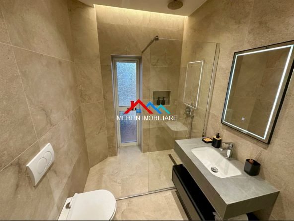 Tirane, jepet me qera apartament 2+1+Ballkon Kati 2, 70 m² 725 € (BULEVARDI BAJRAM CURRI)