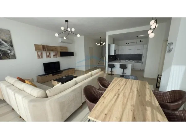 Tirane, shitet apartament 2+1+Ballkon , 238 m² 1.300.000 € (PALASE)