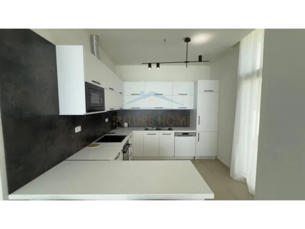 Tirane, shitet apartament 2+1+Ballkon , 238 m² 1.300.000 € (PALASE)