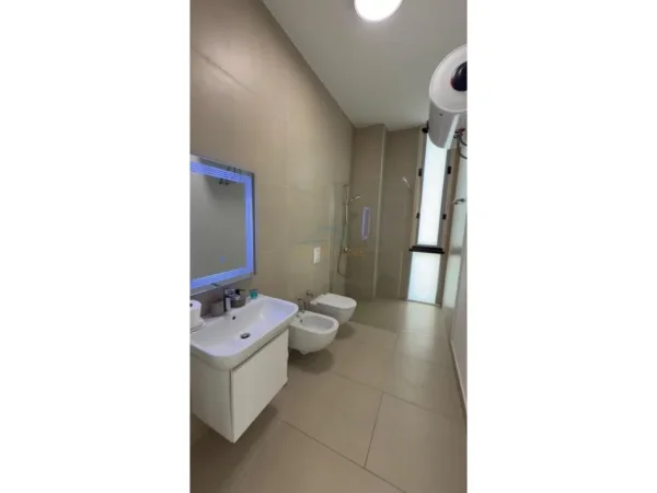 Tirane, shitet apartament 2+1+Ballkon , 238 m² 1.300.000 € (PALASE)